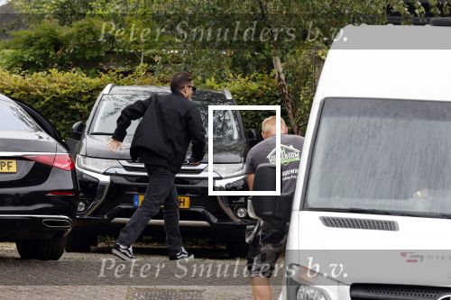 Rotterdam en Berkel en Rodenrijs 24 augustus 2023
Andre Hazes en Monique Westenberg arriveren in geblindeerde limo bij de rechtbank van Rotterdam ivm rechtszaak over dat hun zoontje Dre van school gehouden is  voor vakantie . Daarna rijden ze naar hun huis in Berkel. Er is veel pers op af gekomen . De Politie ving hen op bij de rechtbank.