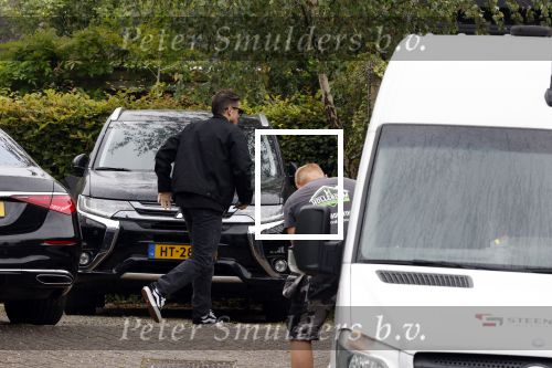 Rotterdam en Berkel en Rodenrijs 24 augustus 2023
Andre Hazes en Monique Westenberg arriveren in geblindeerde limo bij de rechtbank van Rotterdam ivm rechtszaak over dat hun zoontje Dre van school gehouden is  voor vakantie . Daarna rijden ze naar hun huis in Berkel. Er is veel pers op af gekomen . De Politie ving hen op bij de rechtbank.