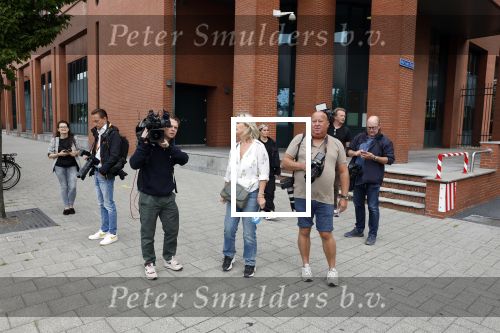 Rotterdam en Berkel en Rodenrijs 24 augustus 2023
Andre Hazes en Monique Westenberg arriveren in geblindeerde limo bij de rechtbank van Rotterdam ivm rechtszaak over dat hun zoontje Dre van school gehouden is  voor vakantie . Daarna rijden ze naar hun huis in Berkel. Er is veel pers op af gekomen . De Politie ving hen op bij de rechtbank.