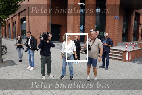 Rotterdam en Berkel en Rodenrijs 24 augustus 2023
Andre Hazes en Monique Westenberg arriveren in geblindeerde limo bij de rechtbank van Rotterdam ivm rechtszaak over dat hun zoontje Dre van school gehouden is  voor vakantie . Daarna rijden ze naar hun huis in Berkel. Er is veel pers op af gekomen . De Politie ving hen op bij de rechtbank.