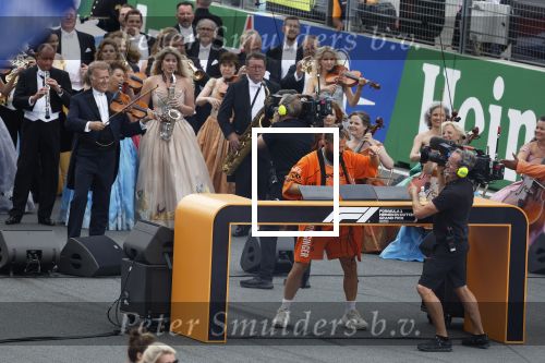 Zandvoort 27 augustus 2023
Grandprix F1 van Zandvoort gewonnen door Max Verstappen.
OA aanwezig Koning Willem Alexander Koningin Maxima Prinses Amalia en Prinses Alexia.
Andre Rieu en Dj Lafuente spelen het volkslied.