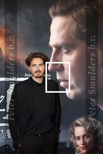 Barneveld 23 augustus 2023
Dorian Bindels en Soy Kroon gaan de mannelijke hoofdrollen spelen in 40-45 de Musical die door Studio 100 geproduceerd wordt . De vrouwelijke hoofdrollen worden vertolkt door Niniane Everaert en Gaia Aikman .De voorstelling gaat spelen in de midden Nederland hallen. Gert Verhulst is de bedenker. Renze Klamer presenteert het .