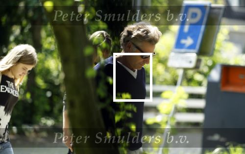 Zuiderwoude 26 juli 2023
Thijs Romer viert zijn verjaardag . Zijn moeder Yvonne Smolders is bij nhem thuis en laat de hond uit . Zus Nienke Romer en zwager Frederik Brom komen met hun dochter langs.