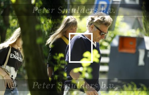 Zuiderwoude 26 juli 2023
Thijs Romer viert zijn verjaardag . Zijn moeder Yvonne Smolders is bij nhem thuis en laat de hond uit . Zus Nienke Romer en zwager Frederik Brom komen met hun dochter langs.