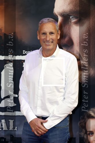 Barneveld 23 augustus 2023
Dorian Bindels en Soy Kroon gaan de mannelijke hoofdrollen spelen in 40-45 de Musical die door Studio 100 geproduceerd wordt . De voorstelling gaat spelen in de midden Nederland hallen. Gert Verhulst is de bedenker.