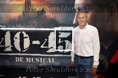 Barneveld 23 augustus 2023
Dorian Bindels en Soy Kroon gaan de mannelijke hoofdrollen spelen in 40-45 de Musical die door Studio 100 geproduceerd wordt . De voorstelling gaat spelen in de midden Nederland hallen. Gert Verhulst is de bedenker.