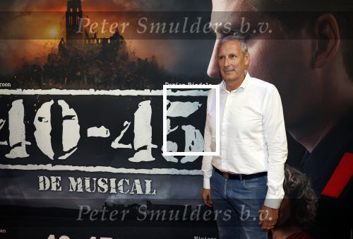 Barneveld 23 augustus 2023
Dorian Bindels en Soy Kroon gaan de mannelijke hoofdrollen spelen in 40-45 de Musical die door Studio 100 geproduceerd wordt . De voorstelling gaat spelen in de midden Nederland hallen. Gert Verhulst is de bedenker.