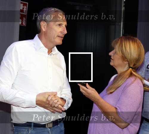 Barneveld 23 augustus 2023
Dorian Bindels en Soy Kroon gaan de mannelijke hoofdrollen spelen in 40-45 de Musical die door Studio 100 geproduceerd wordt . De vrouwelijke hoofdrollen worden vertolkt door Niniane Everaert en Gaia Aikman .De voorstelling gaat spelen in de midden Nederland hallen. Gert Verhulst is de bedenker. Renze Klamer presenteert het .