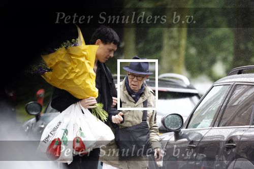 Amsterdam 27 juli 2023
Hans v Manen doet boodschappen en rijdt op zijn 91e nog steeds auto .