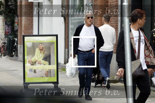 Amsterdam 4 augustus 2023
Hans v Willigenburg doet boodschappen in Amsterdam zuid.
