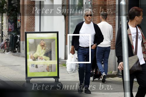 Amsterdam 4 augustus 2023
Hans v Willigenburg doet boodschappen in Amsterdam zuid.
