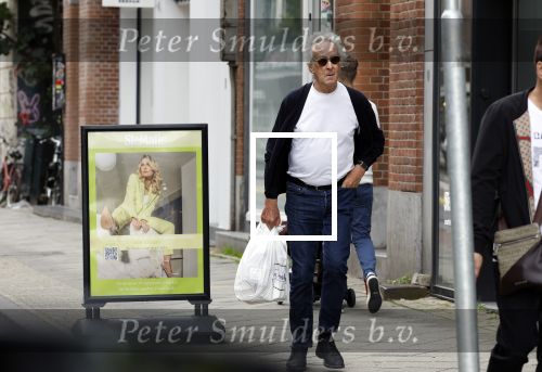 Amsterdam 4 augustus 2023
Hans v Willigenburg doet boodschappen in Amsterdam zuid.