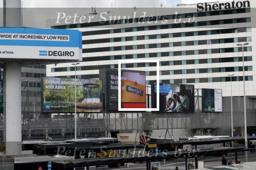 Schiphol 1 augustus 2023
Vakantie drukte op Schiphol. Heineken abri