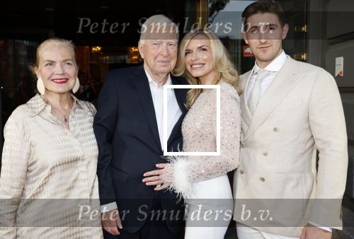 Amsterdam 31 augustus 2023
Premiere het grootste zwanenmeer ter wereld in Carre.
Henk v d Meijden met partner Monica dochter Elisa v d Meijden en partner