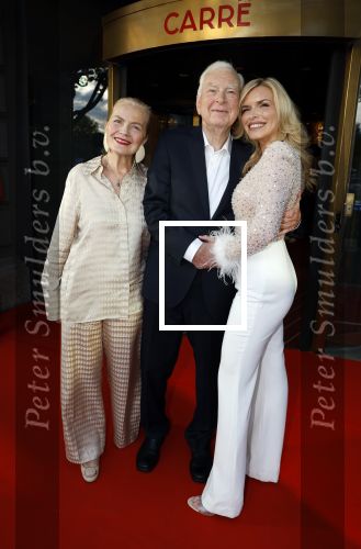 Amsterdam 31 augustus 2023
Premiere het grootste zwanenmeer ter wereld in Carre.
Henk v d Meijden met partner Monica dochter Elisa v d Meijden en partner