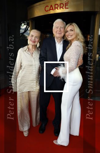 Amsterdam 31 augustus 2023
Premiere het grootste zwanenmeer ter wereld in Carre.
Henk v d Meijden met partner Monica dochter Elisa v d Meijden en partner