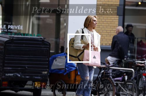 Amsterdam 4 augustus 2023
Leontien Ruiters doet boodschappen op de Cornelis schuytstraat.
