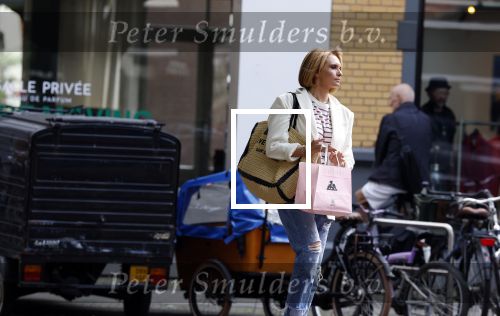 Amsterdam 4 augustus 2023
Leontien Ruiters doet boodschappen op de Cornelis schuytstraat.