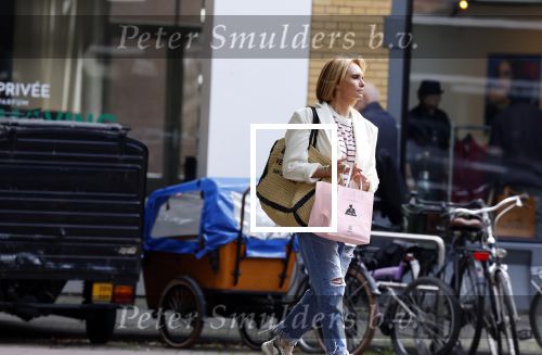 Amsterdam 4 augustus 2023
Leontien Ruiters doet boodschappen op de Cornelis schuytstraat.