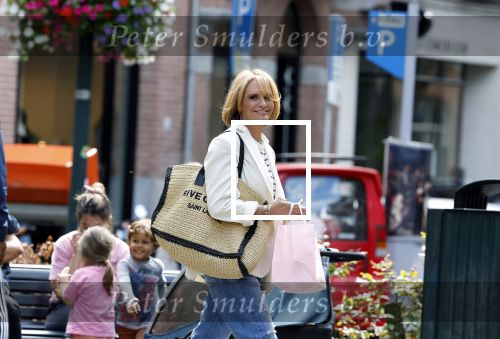 Amsterdam 4 augustus 2023
Leontien Ruiters doet boodschappen op de Cornelis schuytstraat.