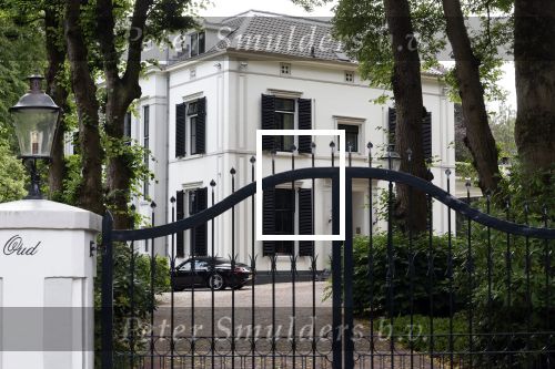 Hilversum Huizen 24 juli 2023
Linda de Mol is afgelopen nacht met Jeroen Rietbergen bij de EHBO in te ter Gooi ziekenhuis geweest . Linda heeft haar enkel gebroke en is inmiddels weer in haar huis.