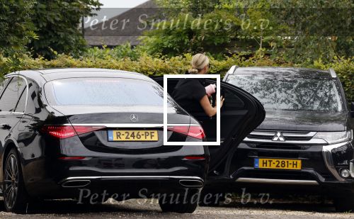 Rotterdam en Berkel en Rodenrijs 24 augustus 2023
Andre Hazes en Monique Westenberg arriveren in geblindeerde limo bij de rechtbank van Rotterdam ivm rechtszaak over dat hun zoontje Dre van school gehouden is  voor vakantie . Daarna rijden ze naar hun huis in Berkel. Er is veel pers op af gekomen . De Politie ving hen op bij de rechtbank.