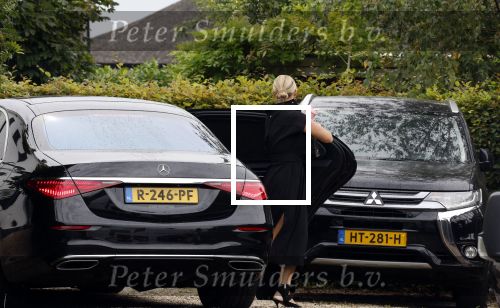 Rotterdam en Berkel en Rodenrijs 24 augustus 2023
Andre Hazes en Monique Westenberg arriveren in geblindeerde limo bij de rechtbank van Rotterdam ivm rechtszaak over dat hun zoontje Dre van school gehouden is  voor vakantie . Daarna rijden ze naar hun huis in Berkel. Er is veel pers op af gekomen . De Politie ving hen op bij de rechtbank.