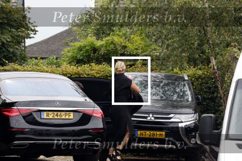 Rotterdam en Berkel en Rodenrijs 24 augustus 2023
Andre Hazes en Monique Westenberg arriveren in geblindeerde limo bij de rechtbank van Rotterdam ivm rechtszaak over dat hun zoontje Dre van school gehouden is  voor vakantie . Daarna rijden ze naar hun huis in Berkel. Er is veel pers op af gekomen . De Politie ving hen op bij de rechtbank.