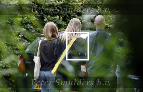 Zuiderwoude 26 juli 2023
Thijs Romer viert zijn verjaardag . Zijn moeder Yvonne Smolders is bij nhem thuis en laat de hond uit . Zus Nienke Romer en zwager Frederik Brom komen met hun dochter langs.