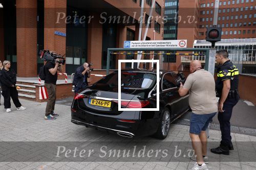 Rotterdam en Berkel en Rodenrijs 24 augustus 2023
Andre Hazes en Monique Westenberg arriveren in geblindeerde limo bij de rechtbank van Rotterdam ivm rechtszaak over dat hun zoontje Dre van school gehouden is  voor vakantie . Daarna rijden ze naar hun huis in Berkel. Er is veel pers op af gekomen . De Politie ving hen op bij de rechtbank.