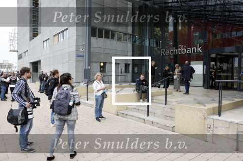 Rotterdam en Berkel en Rodenrijs 24 augustus 2023
Andre Hazes en Monique Westenberg arriveren in geblindeerde limo bij de rechtbank van Rotterdam ivm rechtszaak over dat hun zoontje Dre van school gehouden is  voor vakantie . Daarna rijden ze naar hun huis in Berkel. Er is veel pers op af gekomen . De Politie ving hen op bij de rechtbank.