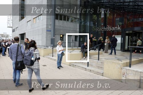 Rotterdam en Berkel en Rodenrijs 24 augustus 2023
Andre Hazes en Monique Westenberg arriveren in geblindeerde limo bij de rechtbank van Rotterdam ivm rechtszaak over dat hun zoontje Dre van school gehouden is  voor vakantie . Daarna rijden ze naar hun huis in Berkel. Er is veel pers op af gekomen . De Politie ving hen op bij de rechtbank.