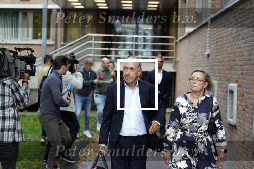 Assen 25 juli 2023
Rechtszaak Thijs Romer in de rechtbank van Assen Zijn moeder vader  Peter Romer en stiefmoeder kwamen met hem mee. Zijn advocaat is Wikke Monster