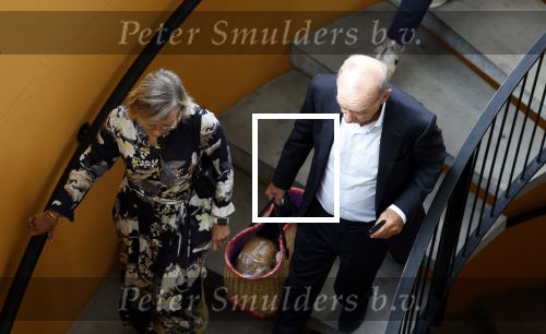 Assen 25 juli 2023
Rechtszaak Thijs Romer in de rechtbank van Assen Zijn moeder vader  Peter Romer en stiefmoeder kwamen met hem mee. Zijn advocaat is Wikke Monster