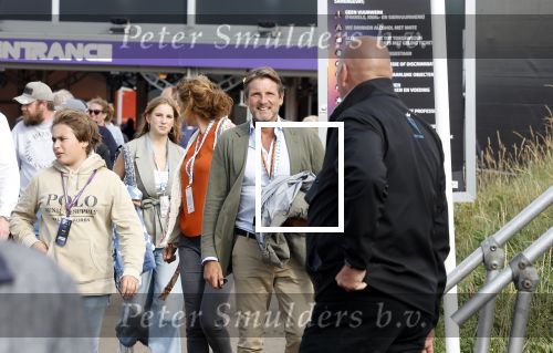 Zandvoort 26 augustus 2023
Koning Willem Alexander en prinses Amalia bij de training van de GP F1 op Zandvoort.
Prins Maurits en Prinses Marilene met hun kinderen