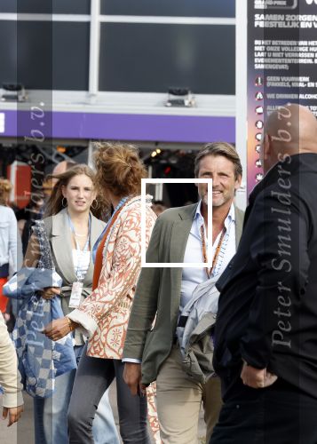 Zandvoort 26 augustus 2023
Koning Willem Alexander en prinses Amalia bij de training van de GP F1 op Zandvoort.
Prins Maurits en Prinses Marilene met hun kinderen