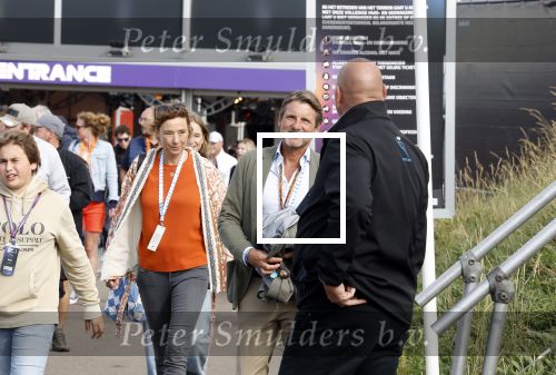 Zandvoort 26 augustus 2023
Koning Willem Alexander en prinses Amalia bij de training van de GP F1 op Zandvoort.
Prins Maurits en Prinses Marilene met hun kinderen