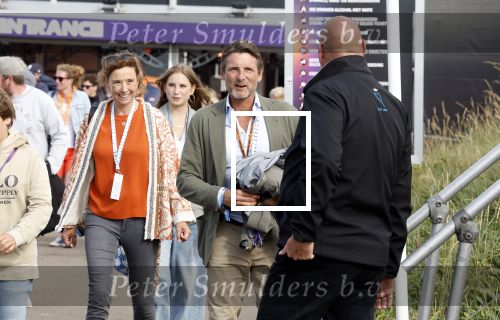 Zandvoort 26 augustus 2023
Koning Willem Alexander en prinses Amalia bij de training van de GP F1 op Zandvoort.
Prins Maurits en Prinses Marilene met hun kinderen