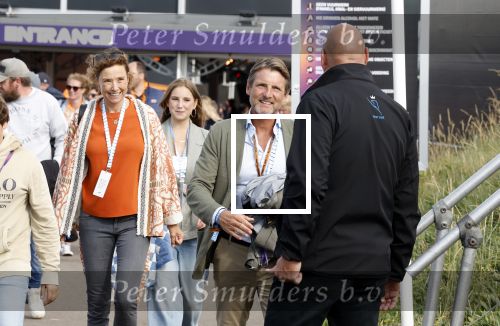 Zandvoort 26 augustus 2023
Koning Willem Alexander en prinses Amalia bij de training van de GP F1 op Zandvoort.
Prins Maurits en Prinses Marilene met hun kinderen
