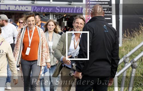 Zandvoort 26 augustus 2023
Koning Willem Alexander en prinses Amalia bij de training van de GP F1 op Zandvoort.
Prins Maurits en Prinses Marilene met hun kinderen