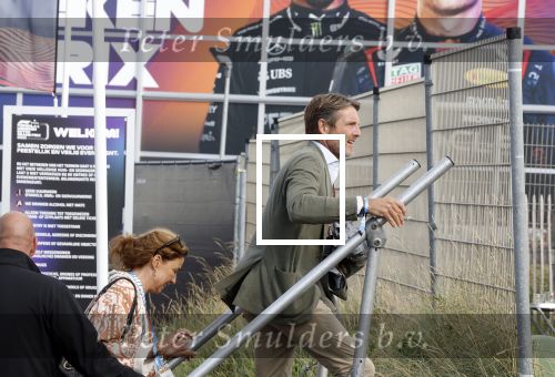 Zandvoort 26 augustus 2023
Koning Willem Alexander en prinses Amalia bij de training van de GP F1 op Zandvoort.
Prins Maurits en Prinses Marilene met hun kinderen