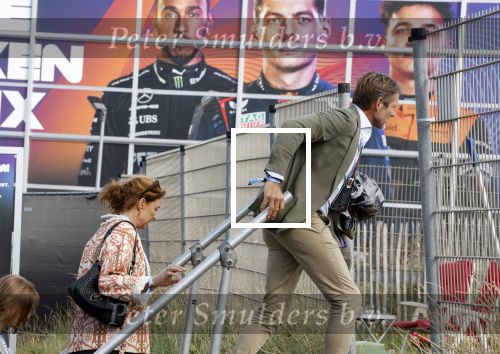 Zandvoort 26 augustus 2023
Koning Willem Alexander en prinses Amalia bij de training van de GP F1 op Zandvoort.
Prins Maurits en Prinses Marilene met hun kinderen