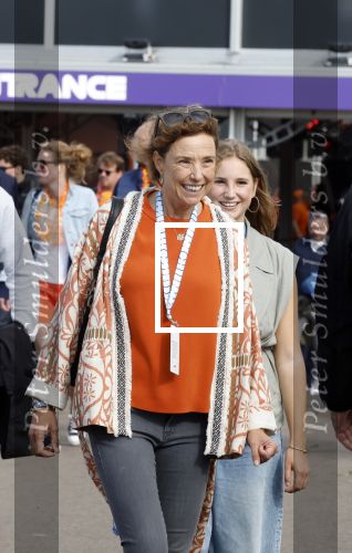 Zandvoort 26 augustus 2023
Koning Willem Alexander en prinses Amalia bij de training van de GP F1 op Zandvoort.
Prins Maurits en Prinses Marilene met hun kinderen