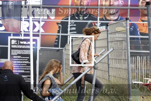Zandvoort 26 augustus 2023
Koning Willem Alexander en prinses Amalia bij de training van de GP F1 op Zandvoort.
Prins Maurits en Prinses Marilene met hun kinderen