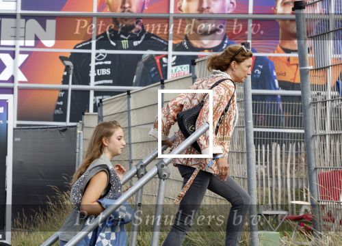 Zandvoort 26 augustus 2023
Koning Willem Alexander en prinses Amalia bij de training van de GP F1 op Zandvoort.
Prins Maurits en Prinses Marilene met hun kinderen