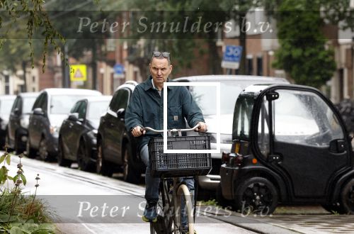 Amsterdam 1 augustus 2023
Raoul Heertje op de fiets in Amsterdam zuid.
