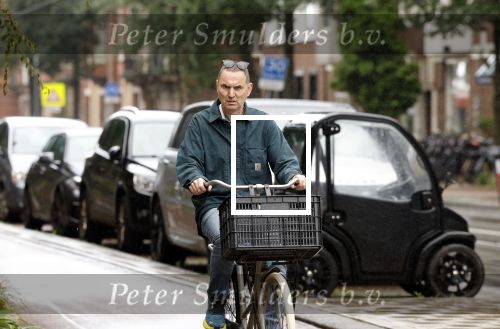 Amsterdam 1 augustus 2023
Raoul Heertje op de fiets in Amsterdam zuid.