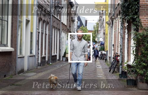 Haarlem 3 augustus 2023
Raymond Mens met zijn hond in het centrum van Haarlem .