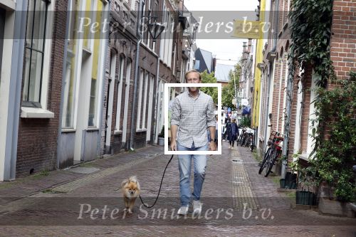 Haarlem 3 augustus 2023
Raymond Mens met zijn hond in het centrum van Haarlem .