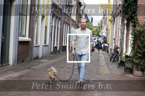 Haarlem 3 augustus 2023
Raymond Mens met zijn hond in het centrum van Haarlem .